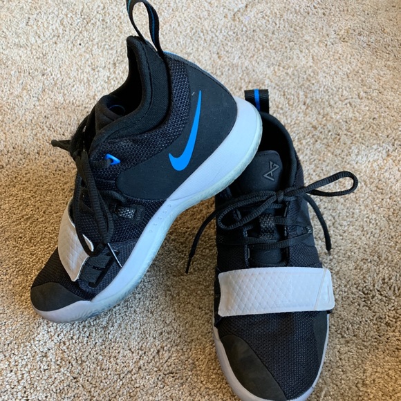 Boy’s basketball shoes, GUC - Picture 2 of 7